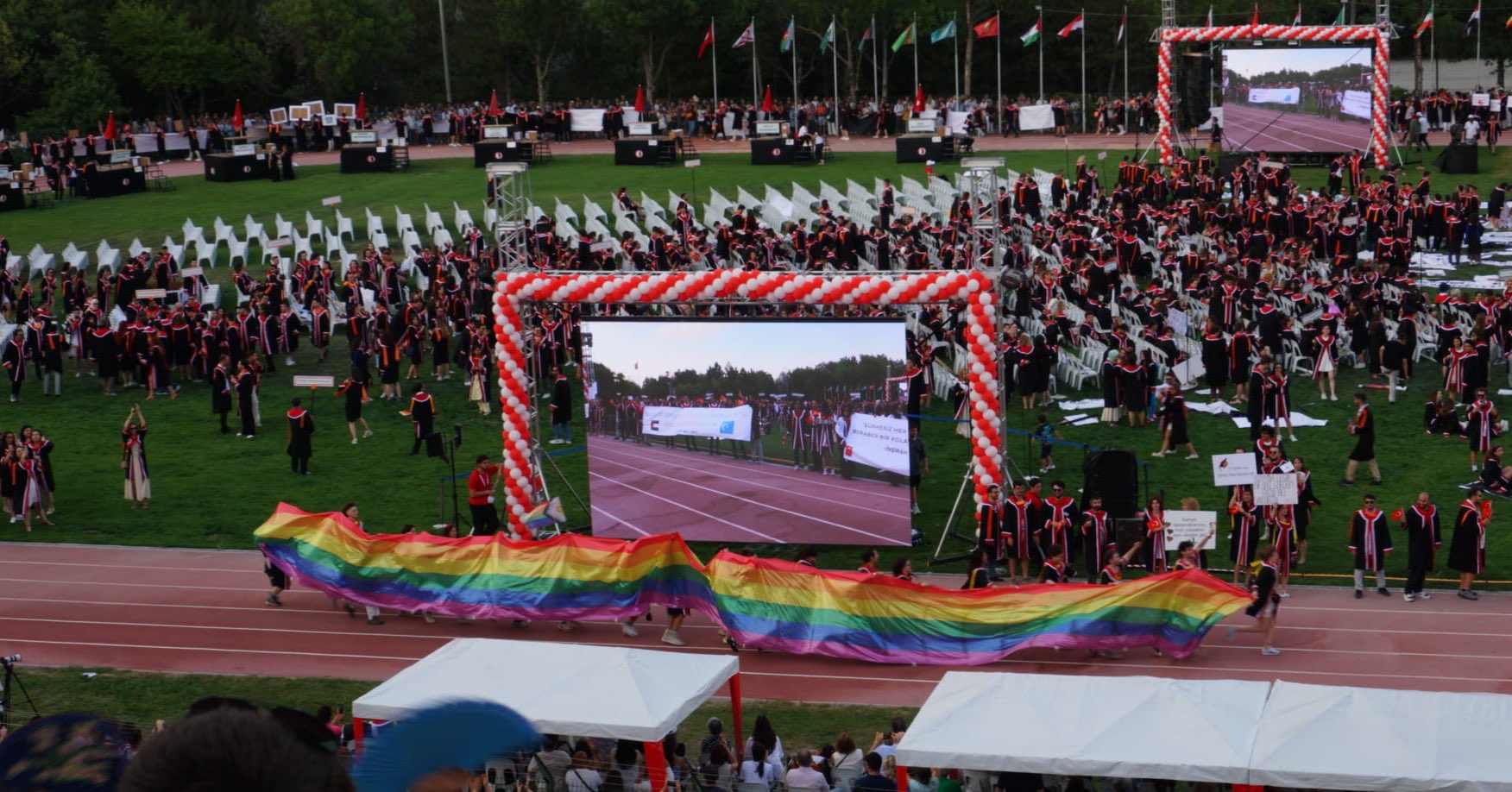 ODTÜ Mezuniyet Töreni’nde LGBTİ+ bayrağı açıldı Kaos GL - LGBTİ+ Haber Portalı