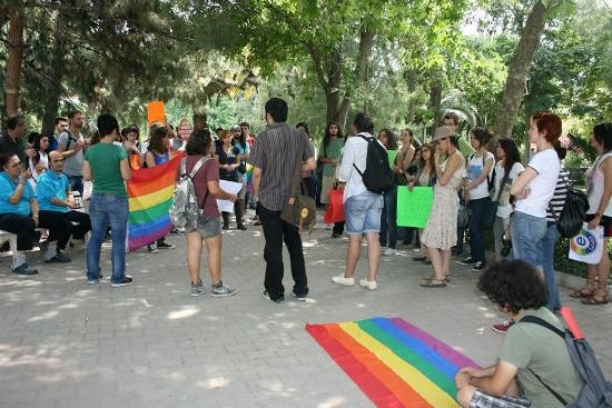 ÖGB ve Emniyet Müdürlüğü, Ege üniversiteli LGBTİ+’ların güvenliğini sağlamayacağını söyledi! Kaos GL - LGBTİ+ Haber Portalı