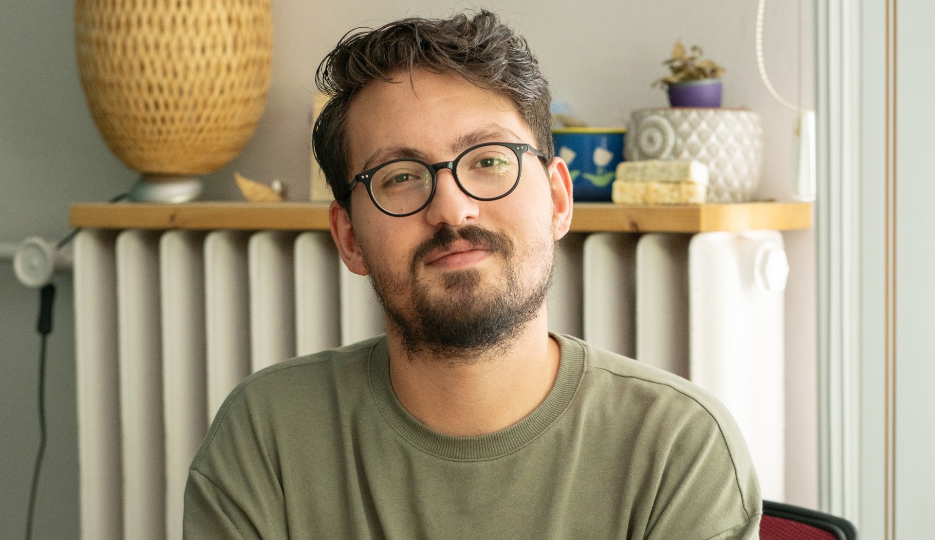 Oğulcan Özgenç: “İnsanların kimlikleri nedeniyle kriminalize edildiği bir yerde hiç kimsenin hakkı güvende değil” | Kaos GL - LGBTİ+ Haber Portalı
