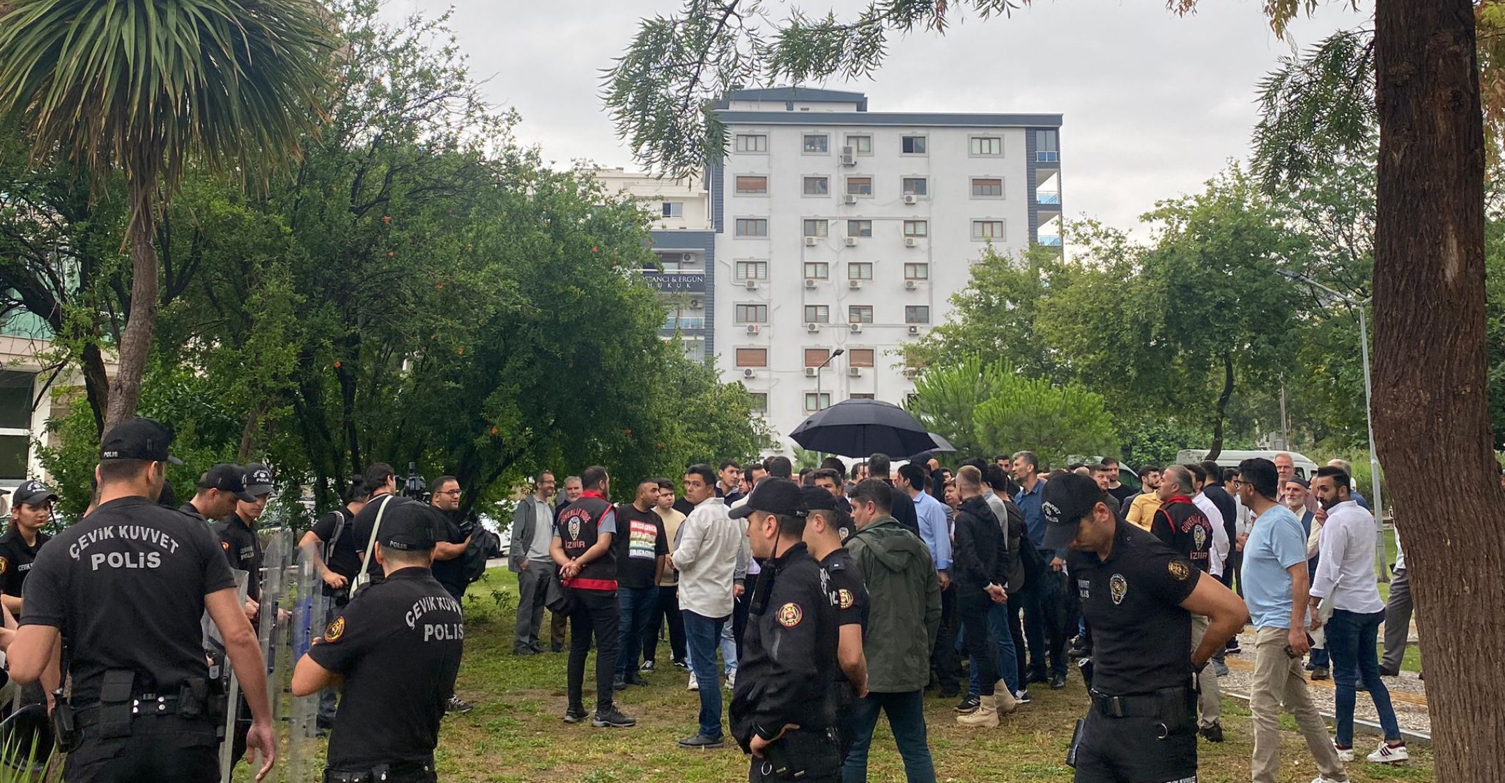 “Tekbirli protesto bizi yıldıramaz, yıllardır her türlü saldıraya karşı mücadeleye devam ediyoruz” Kaos GL - LGBTİ+ Haber Portalı