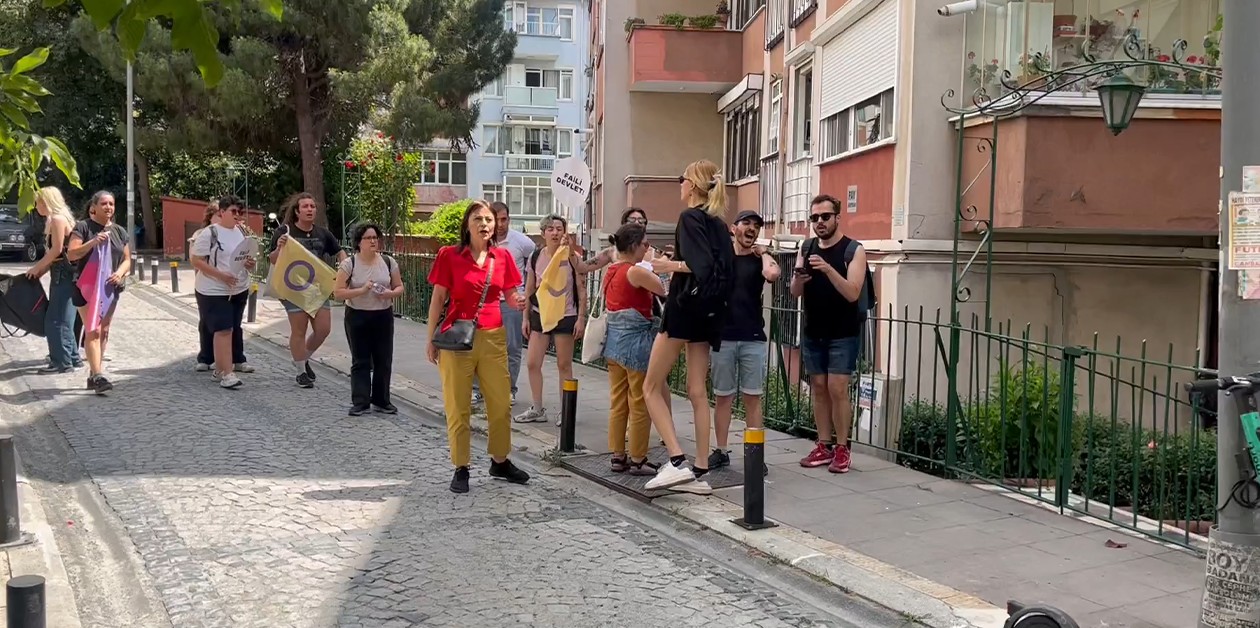 İstanbul Onur Yürüyüşü’nde tutuklanan aktivistler için çağrı: “Ayrımcılığa uğrayan herkesi arkadaşlarımızın sesi olmaya çağırıyoruz!” Kaos GL - LGBTİ+ Haber Portalı