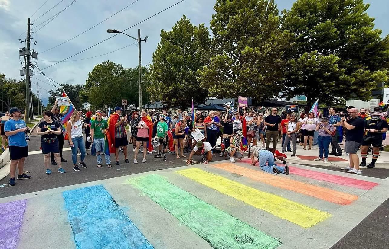 Orlando Katliamı anısına yapılan gökkuşağı yaya geçidi silindi, aktivistler yeniden boyadı Kaos GL - LGBTİ+ Haber Portalı