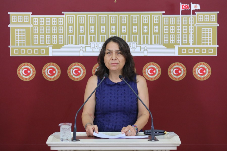 Özgül Saki, Sincan Cezaevi’nde tutulan trans mahpusları ziyaret etti: “Hak ihlalleri artarak devam ediyor” | Kaos GL - LGBTİ+ Haber Portalı Haber