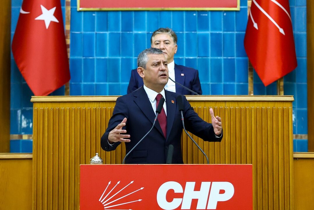 Özgür Özel'den NATO tutuklamalarına tepki: "Cümle alem biliyor ki hiçbir suçları yok” | Kaos GL - LGBTİ+ Haber Portalı Haber