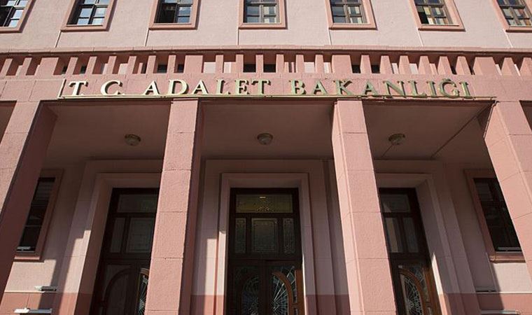 Pembe Hayat, LGBTİ+ karşıtı kanun teklif taslağını Adalet Bakanlığı’na sordu | Kaos GL - LGBTİ+ Haber Portalı Haber