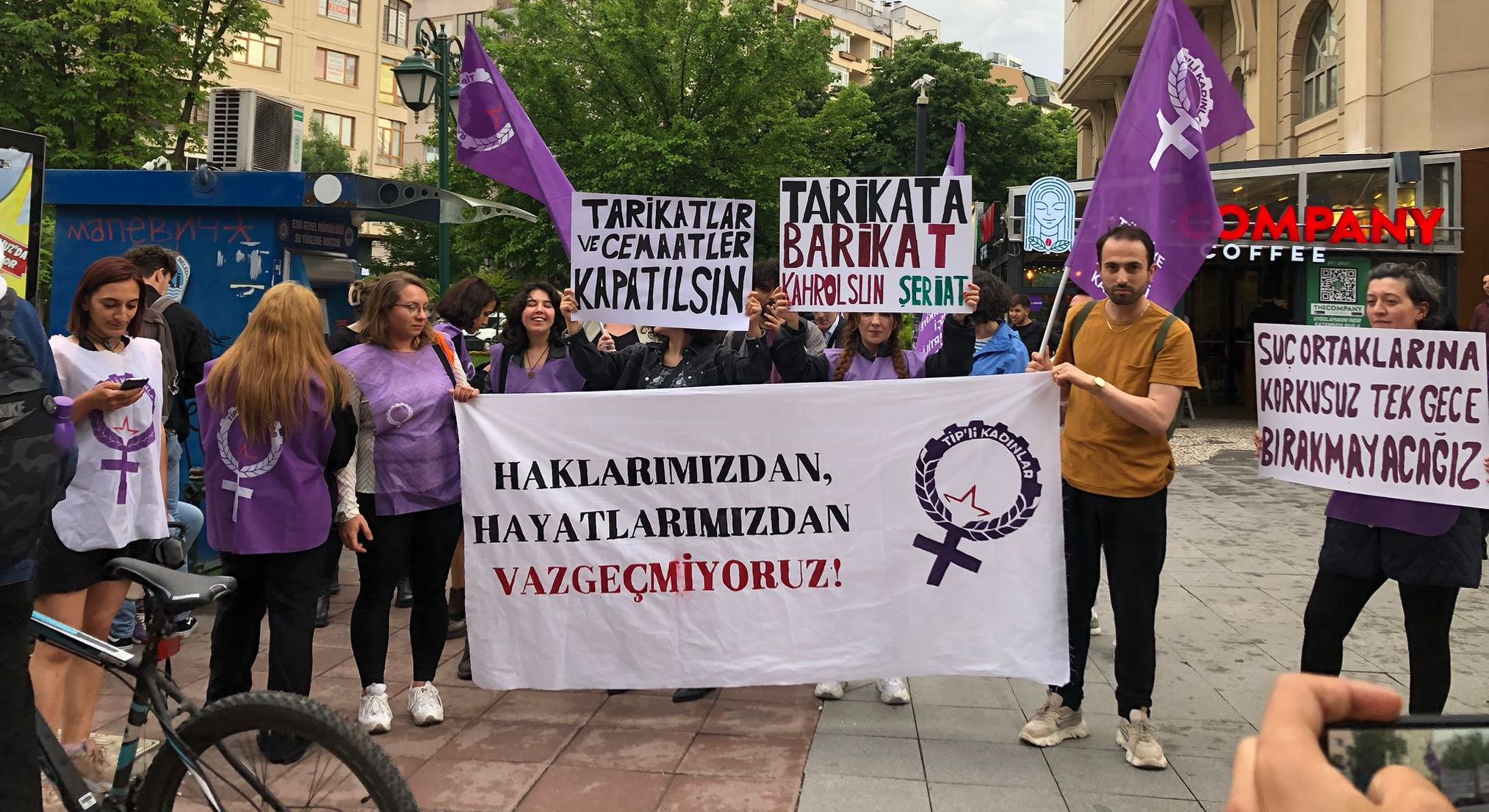 Police attacked women from TİP unfurling trans flag in Eskişehir Kaos GL - News Portal for LGBTI+