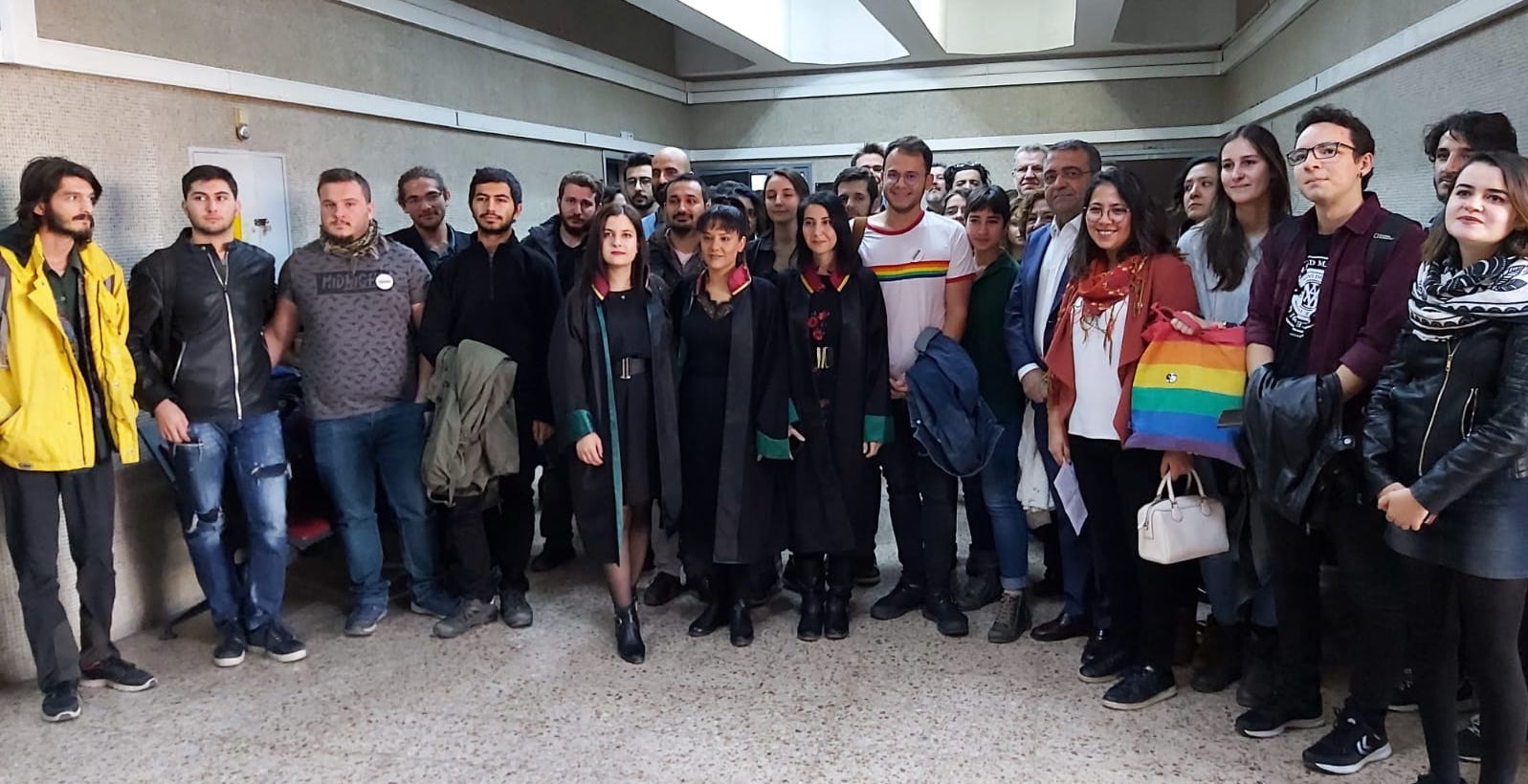 Polis, ODTÜ Onur Yürüyüşü davası basın açıklamasını engelledi! Kaos GL - LGBTİ+ Haber Portalı