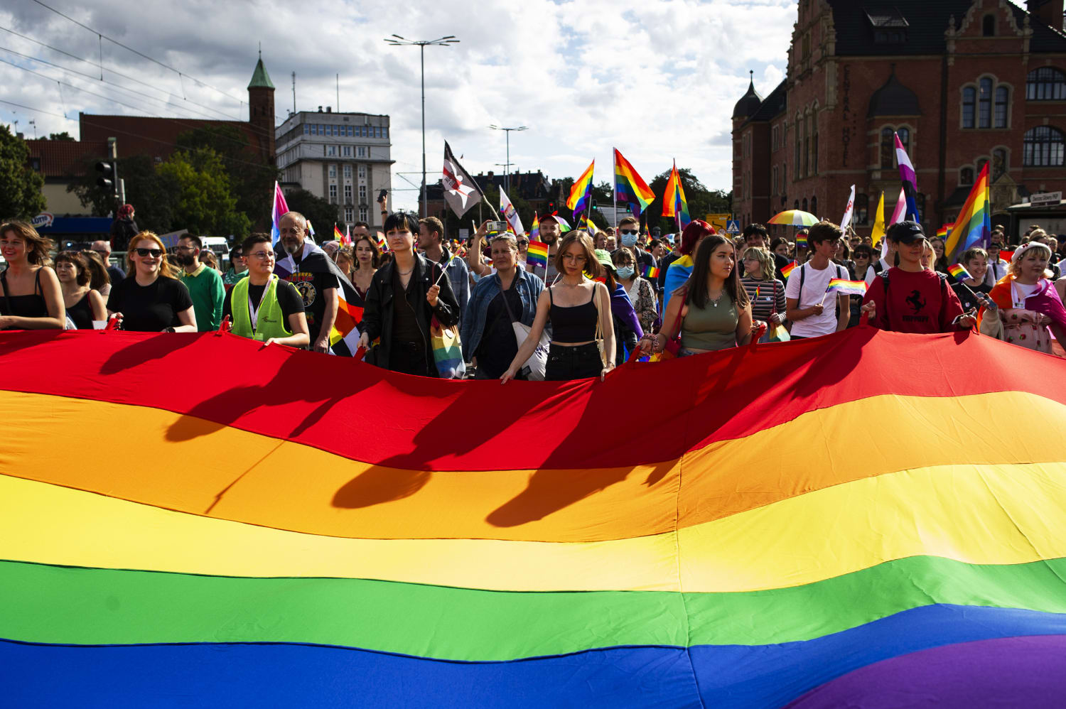 Polonya’da resmi olmayan eşcinsel birliktelikleri tanıyacak yasa tasarısı gündemde Kaos GL - LGBTİ+ Haber Portalı