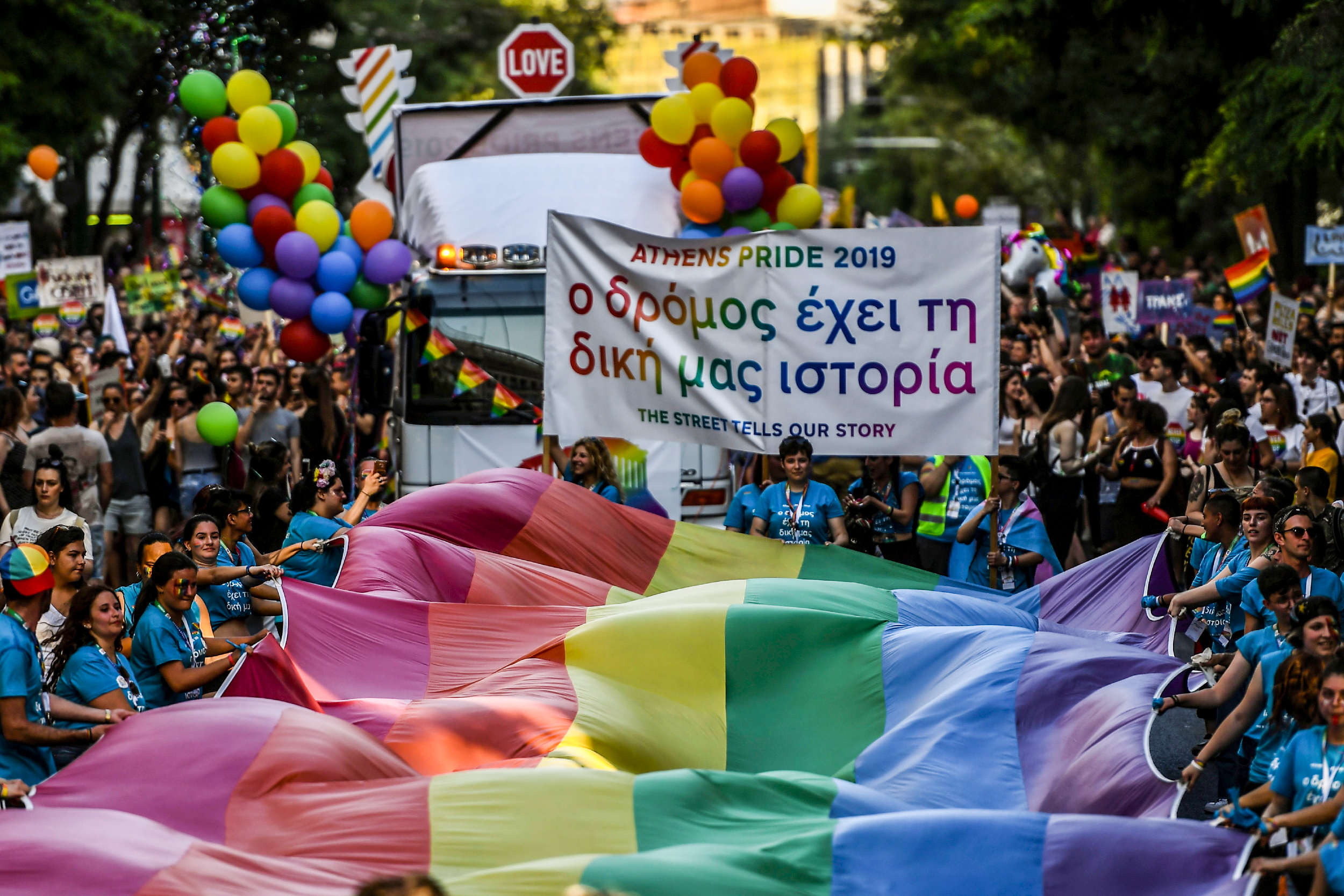 Rum Ortodoks Kilisesi, Yunanistan’da eşcinsel evlilik oylamasının ardından milletvekillerinin aforoz edilmesi çağrısında bulundu Kaos GL - LGBTİ+ Haber Portalı