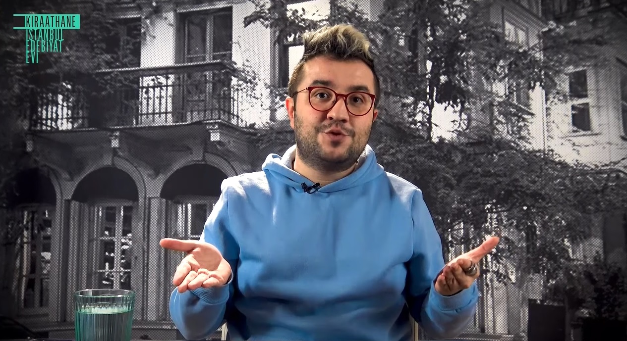 Sahada lubunya gazeteci olmak: “Ben yazmazsam, kimse yazmaz!” Kaos GL - LGBTİ+ Haber Portalı