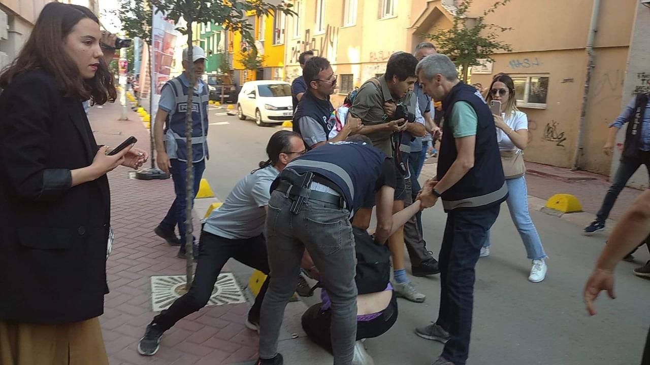 Savcıya göre Onur Yürüyüşü’nde fotoğraf çekmek de suç, slogan atmak da! Kaos GL - LGBTİ+ Haber Portalı