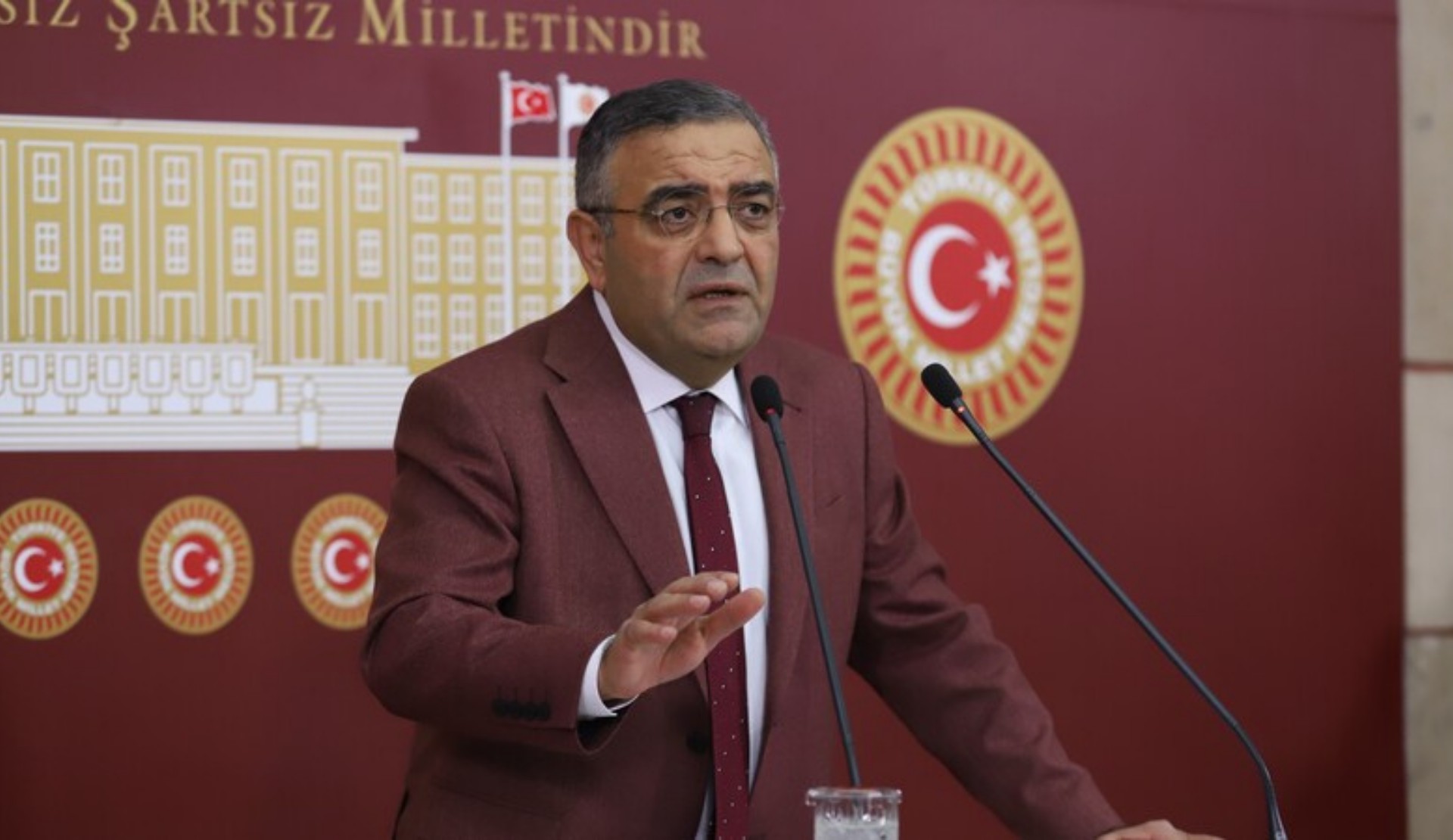 Sezgin Tanrıkulu: “‘Ailem Güvende’ operasyonları, cinsel yönelim ve kimliği hedef alan hukuk dışı bir saldırıdır” | Kaos GL - LGBTİ+ Haber Portalı Haber