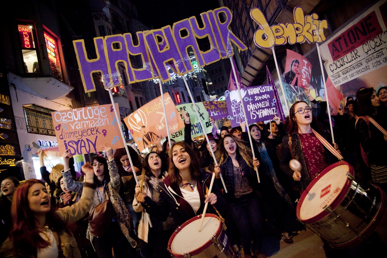 Şişli’de erkek şiddeti: Silahla tehdit ve cinsel saldırı! | Kaos GL - LGBTİ+ Haber Portalı