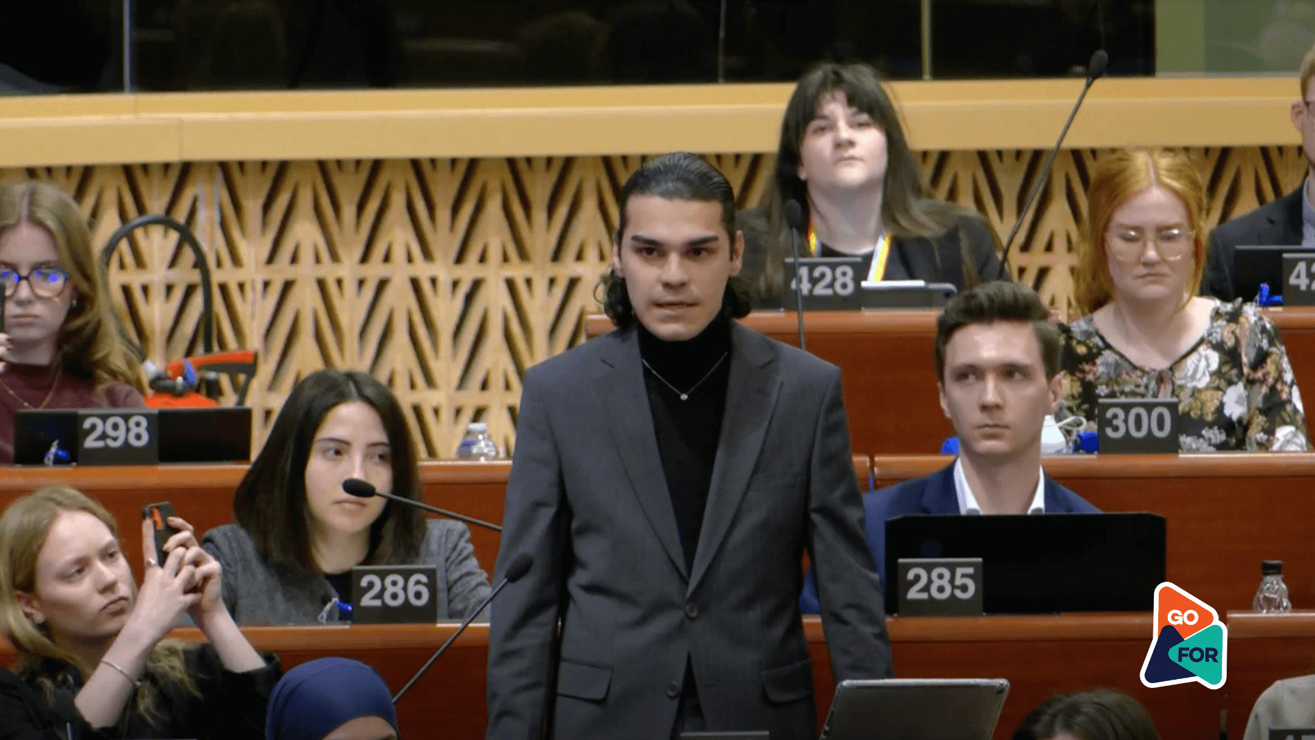 Siyasetçilerden Enes’e destek mesajları | Kaos GL - LGBTİ+ Haber Portalı Haber