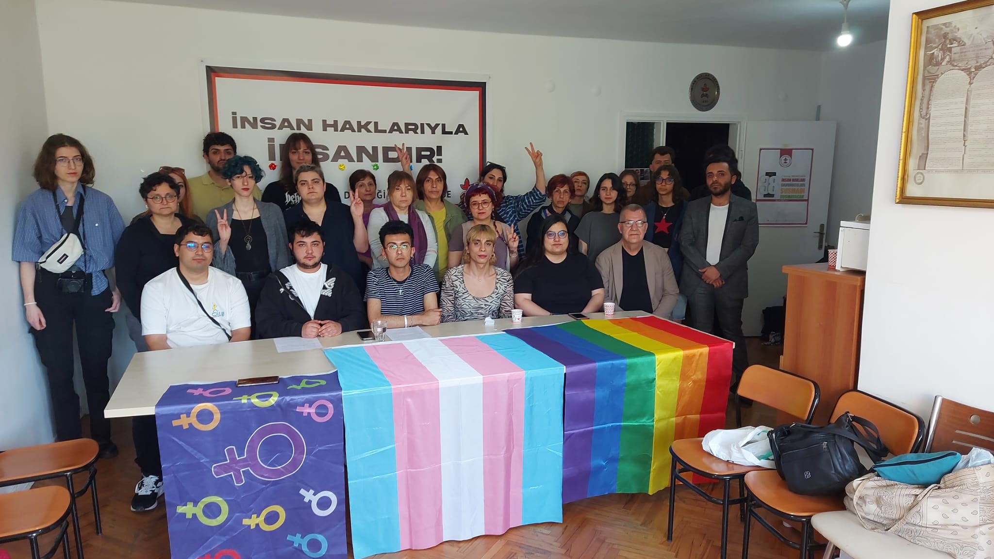 “Sözde olan cinsiyet kimliklerimiz değil sizin koltuklarınızın meşruiyetidir” Kaos GL - LGBTİ+ Haber Portalı