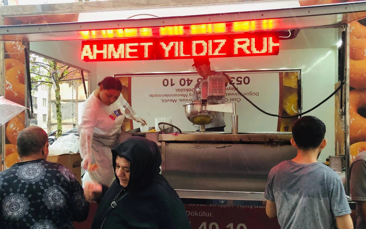 SPoD distributed Turkish donuts for Ahmet Yıldız at the hate rally targeting LGBTI+s Kaos GL - News Portal for LGBTI+