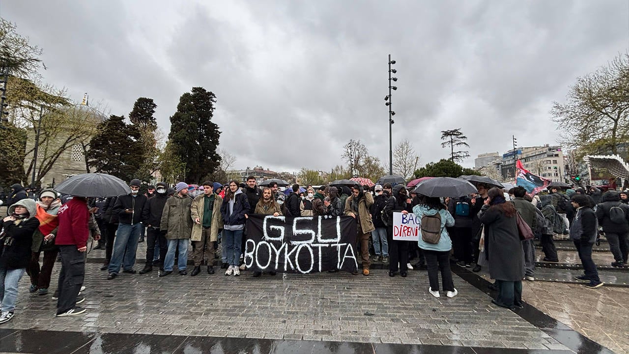Students' press statement in Beşiktaş: “Our queer friends are being criminalized and targeted with hate speech” Kaos GL - News Portal for LGBTI+