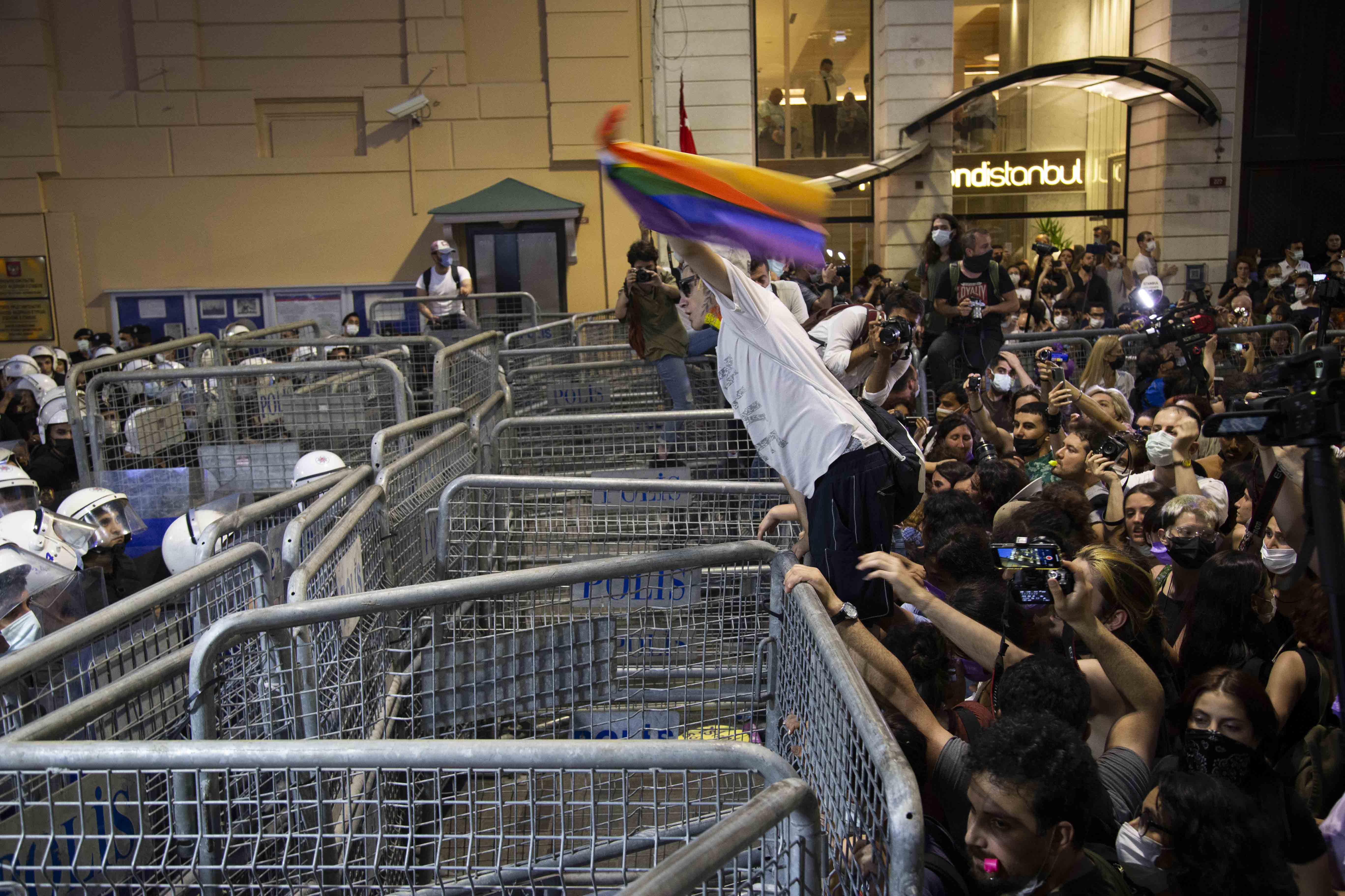 Summary of 2021 for LGBTI+s: At least 8 hate murders, ever increasing torture, no freedom of expression! | Kaos GL - News Portal for LGBTI+ News