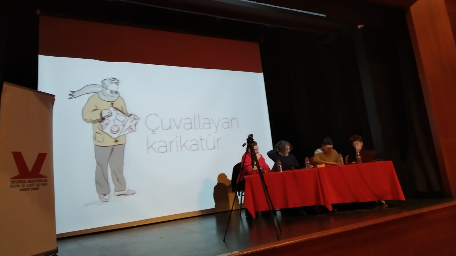 TAKSAV’da “Muhalefetin dili mizah” konuşuldu Kaos GL - LGBTİ+ Haber Portalı