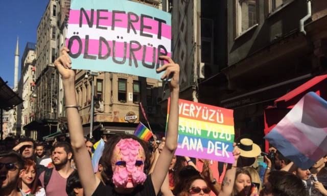 Tarlabaşı’nda bıçaklı saldırı: Bekçi görüntüleri sildi, polis şikayetten vazgeçirmeye zorladı! Kaos GL - LGBTİ+ Haber Portalı