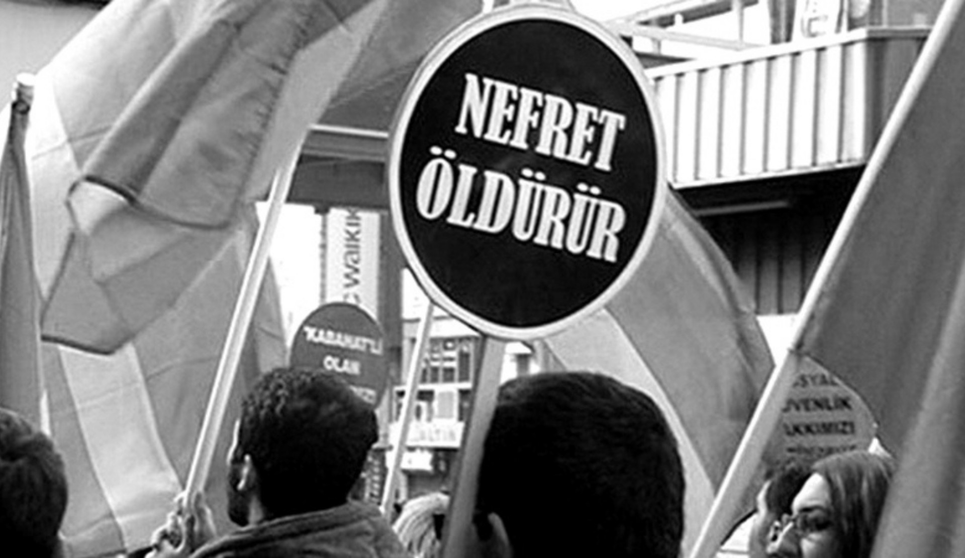 Tarlabaşı’nda translara yönelik polis saldırısı: 7 kişi zorla karakola götürüldü, işkenceye uğradı Kaos GL - LGBTİ+ Haber Portalı