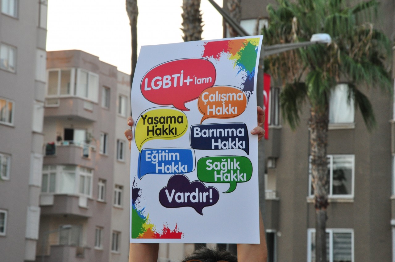 Tarlabaşı’ndaki haraç çetesi, bir trans kadını yaraladı! Kaos GL - LGBTİ+ Haber Portalı