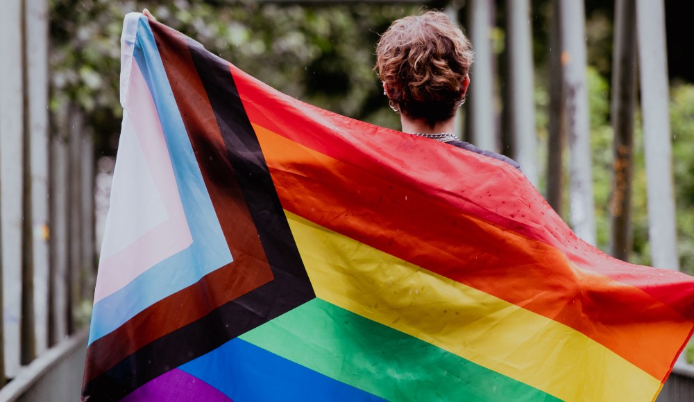 “Tek demokrasi var; serbestçe seçilmiş hükümetlerin temel hak ve özgürlükleri koruduğu bir demokrasi” Kaos GL - LGBTİ+ Haber Portalı