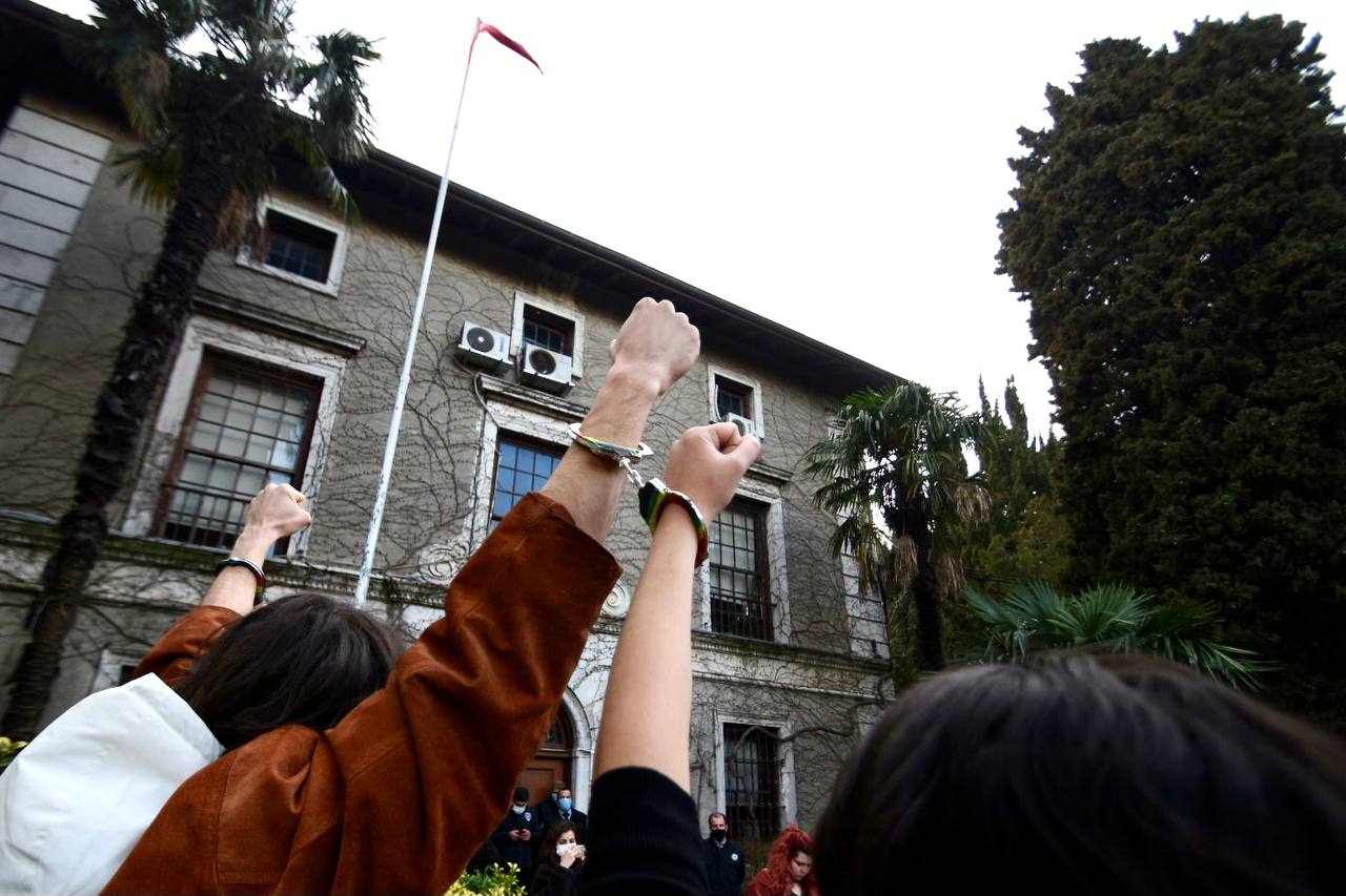 Boğaziçi Avukat Koordinasyonu: “Öğrencilerin aileleri aranıyor” Kaos GL - LGBTİ+ Haber Portalı