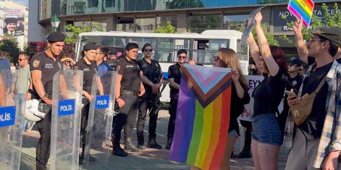 TİHV’den Onur Ayı’nda hak ihlalleri: “Toplam 23 kişi gözaltına alındı” Kaos GL - LGBTİ+ Haber Portalı
