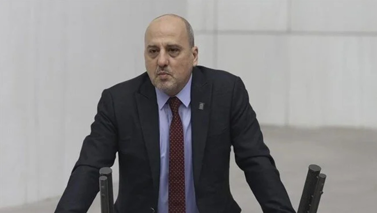 TİP Milletvekili Ahmet Şık’tan hormon kullanımına getirilen yaş kısıtlamasına dair soru önergesi  Kaos GL - LGBTİ+ Haber Portalı