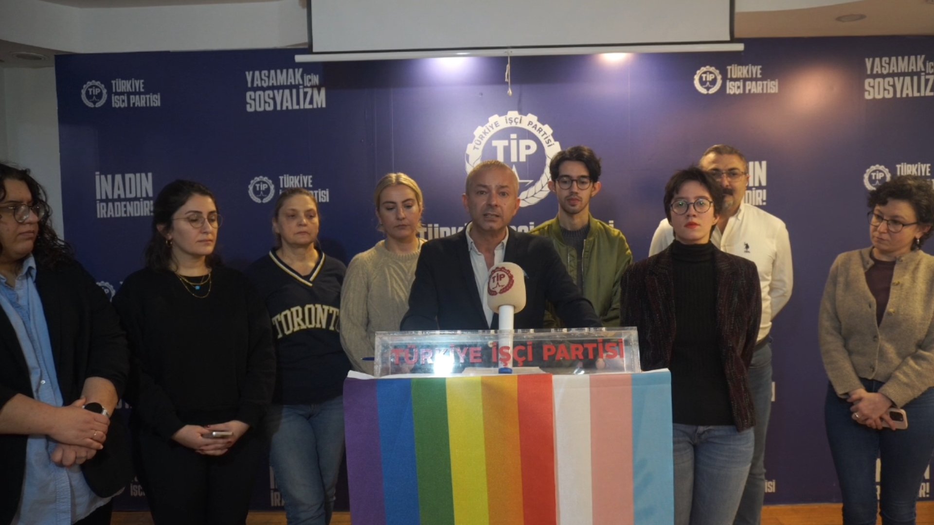 TİP’ten üç şehirde eş zamanlı açıklama: “Varoluşu suç haline getirmeye çalışan bir iktidar, sonuçlarından da sorumludur” | Kaos GL - LGBTİ+ Haber Portalı Haber
