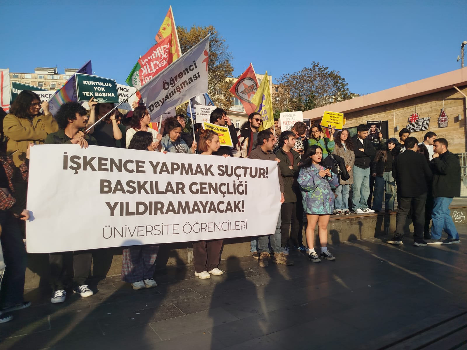 “Trans düşmanlığı yalnızca sokakta değil, devletin resmi söyleminde kurumsallaşmıştır” Kaos GL - LGBTİ+ Haber Portalı