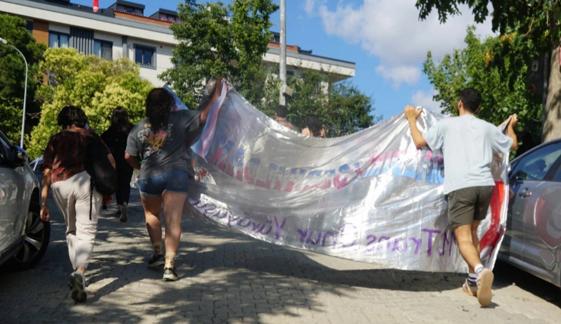 Trans Onur Yürüyüşü öncesi Beyoğlu’nda yasak, metro ve yollar kapatılıyor | Kaos GL - LGBTİ+ Haber Portalı Haber