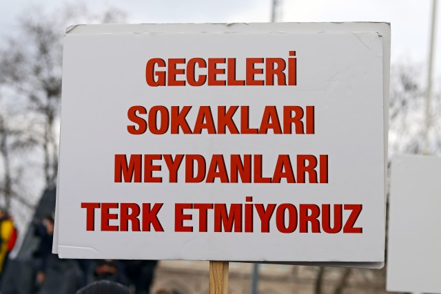 Translara yönelik gözaltılara bir gerekçe daha: "Isınmak için ateş yakmak" | Kaos GL - LGBTİ+ Haber Portalı Haber