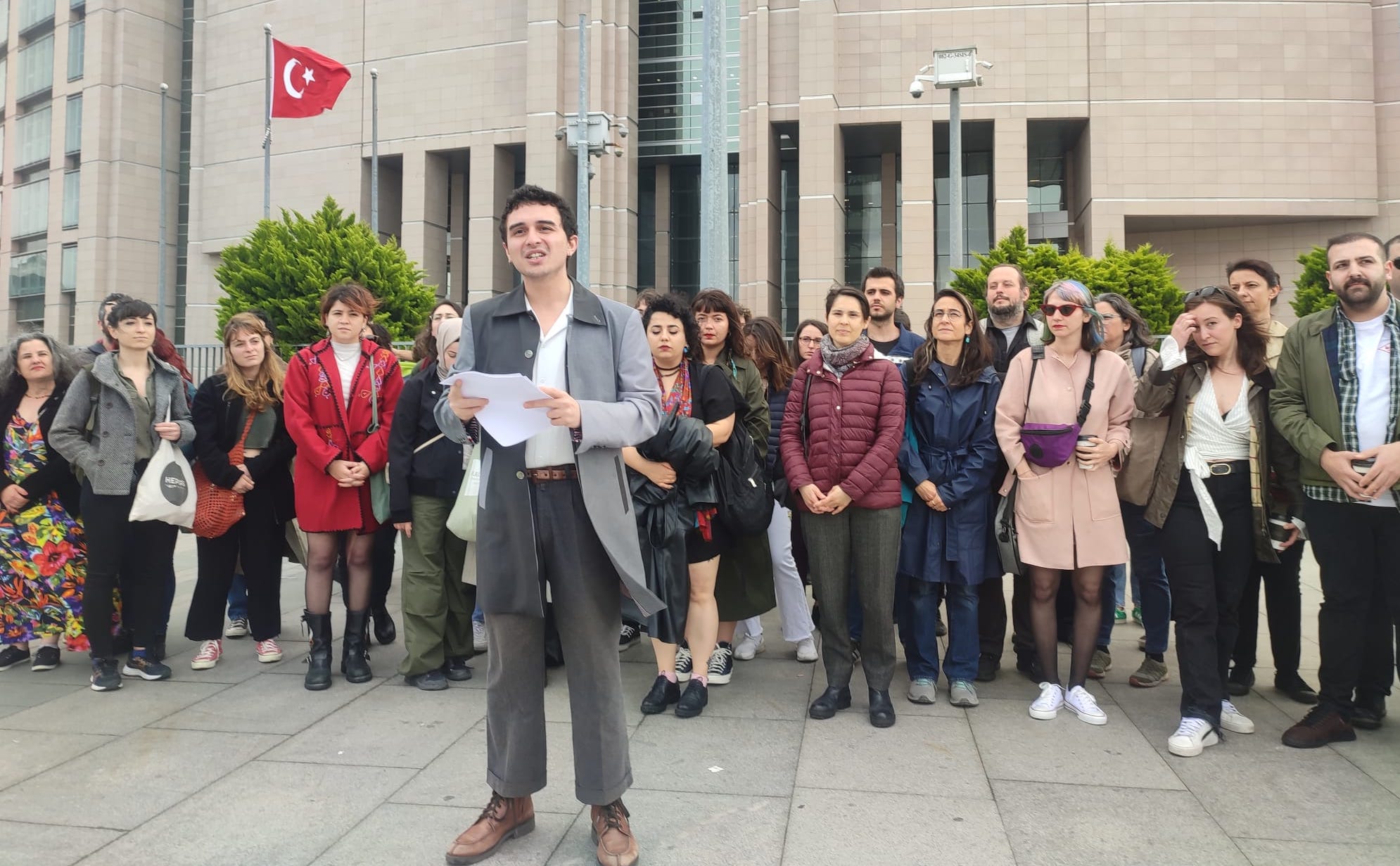 TTM’ye açılan kapatma davasında yine karar çıkmadı: Dirayetimiz davalarla tükenmeyecek | Kaos GL - LGBTİ+ Haber Portalı Haber
