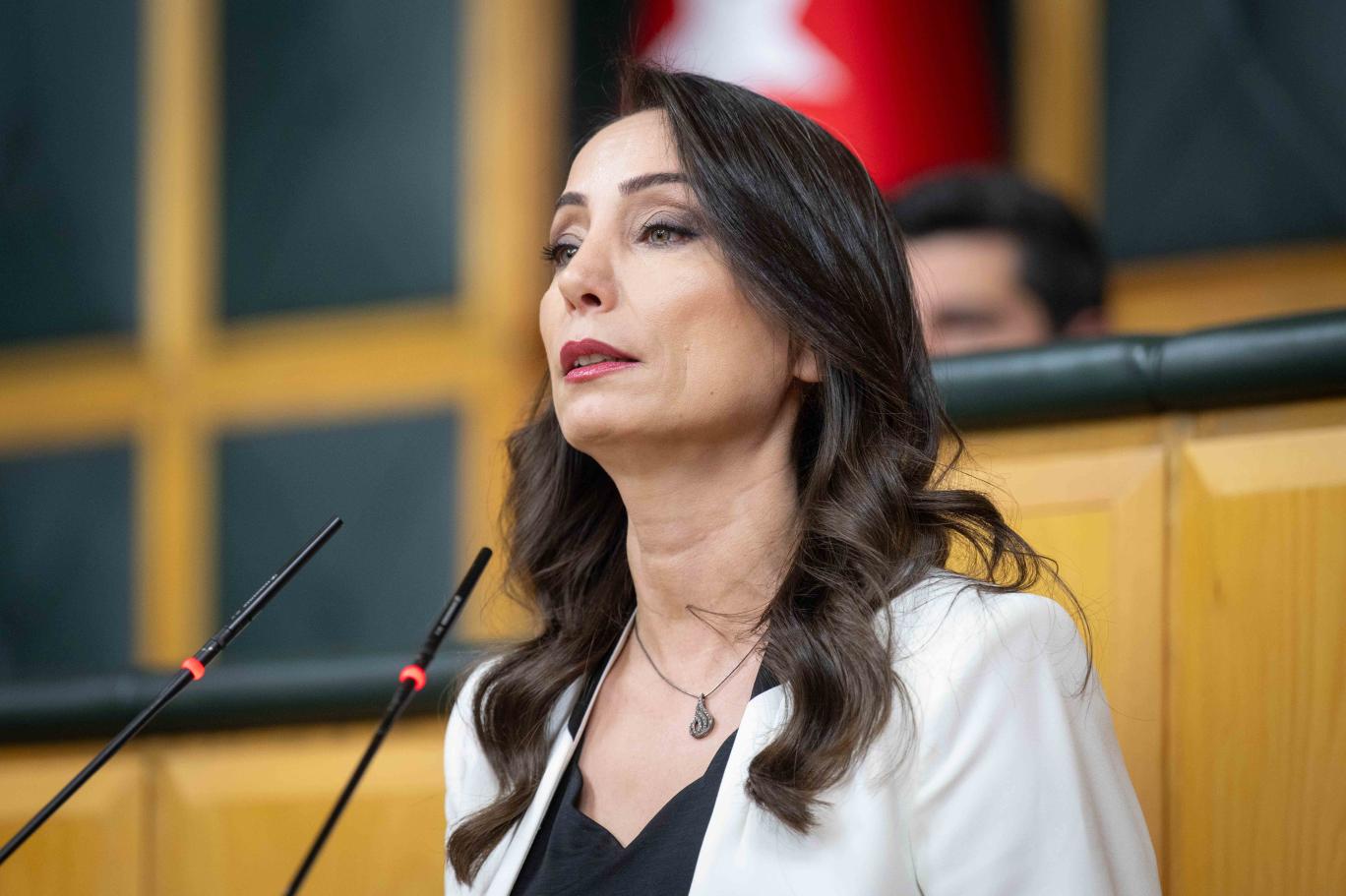 Tülay Hatimoğulları: “LGBTİ+’lar yasaklarla, baskılarla, sansürle yok olmuyor” | Kaos GL - LGBTİ+ Haber Portalı Haber