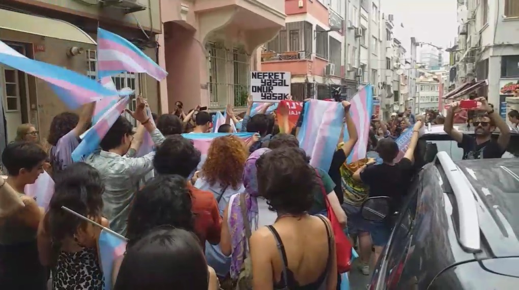 “Tüm zırıllığımız, translığımız, dönmeliğimiz ile bugün buradayız” | Kaos GL - LGBTİ+ Haber Portalı Haber