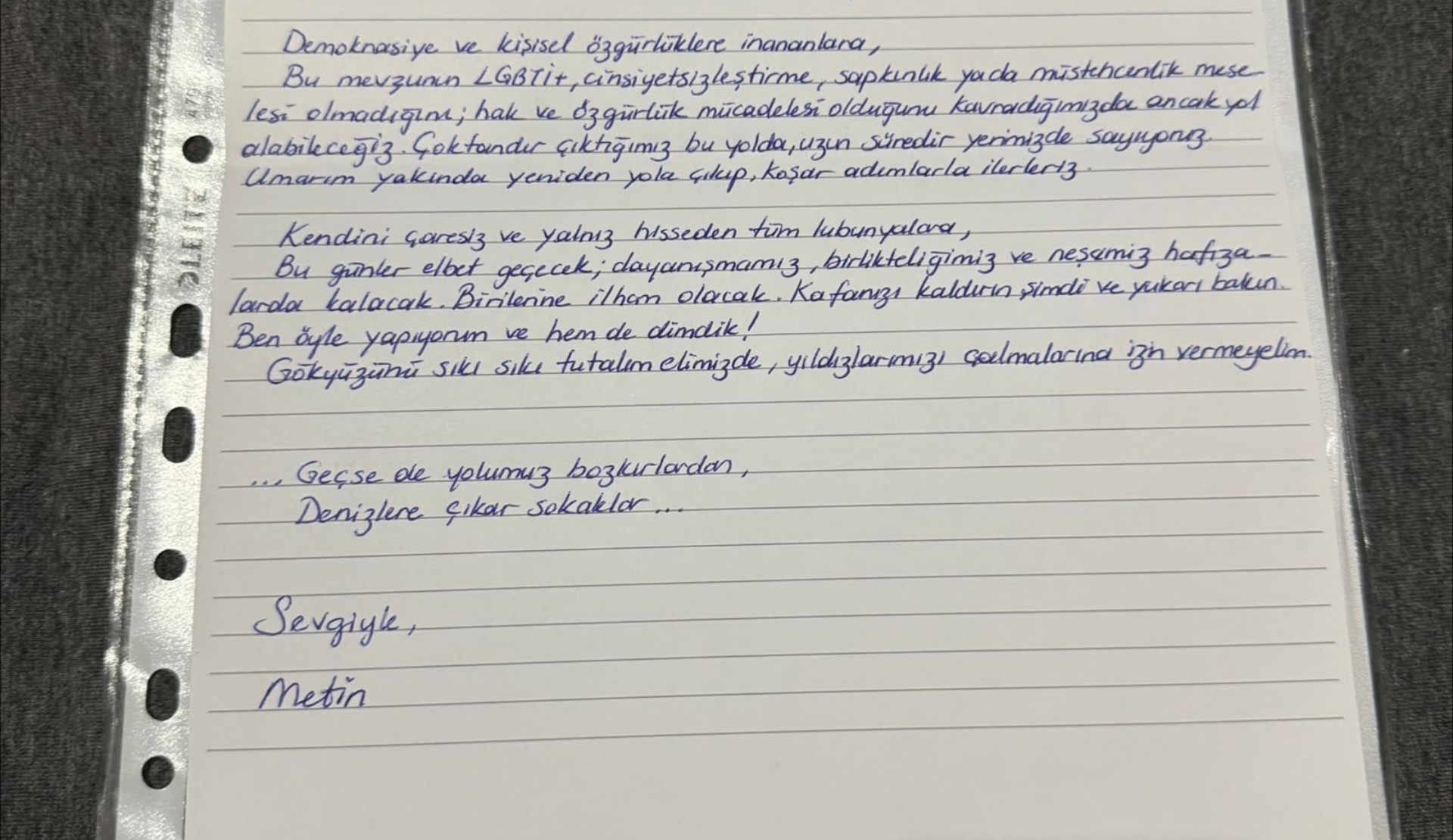 Tutsak Kaos GL Denetim Kurulu Üyesi Metin’den mesaj: “Vardık, varız ve var olacağız” | Kaos GL - LGBTİ+ Haber Portalı