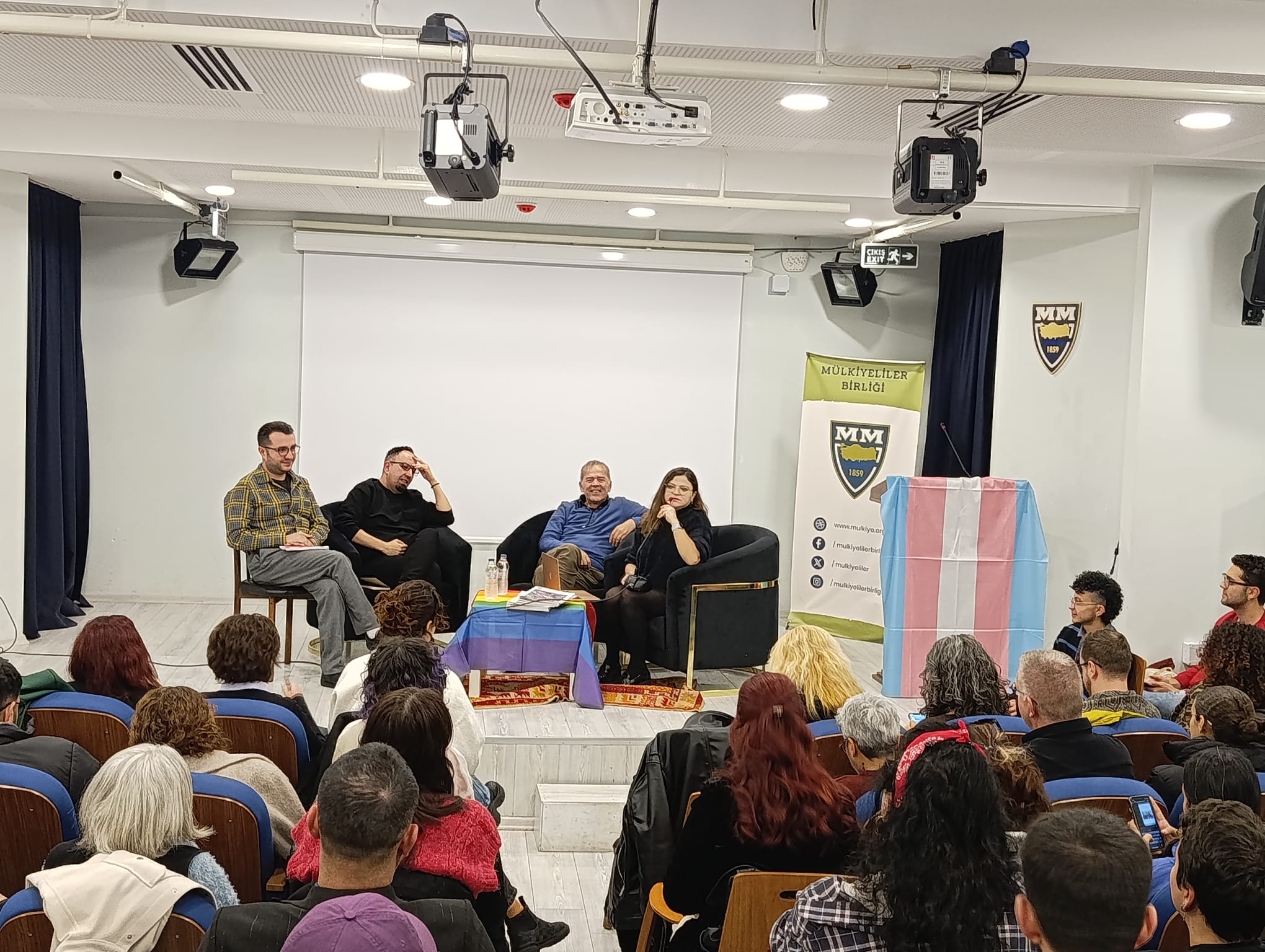 Yan Yana Forum’da LGBTİ+ düşmanlığına karşı panel: "LGBTİ+ düşmanlığı, bir tür yasa kurucu şiddet biçimi" Kaos GL - LGBTİ+ Haber Portalı