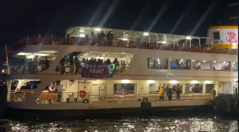Yasaklara rağmen kadınlar ve LGBTİ+’lar Beşiktaş’ta buluştu: "Devlet elini bedenimden çek!" Kaos GL - LGBTİ+ Haber Portalı