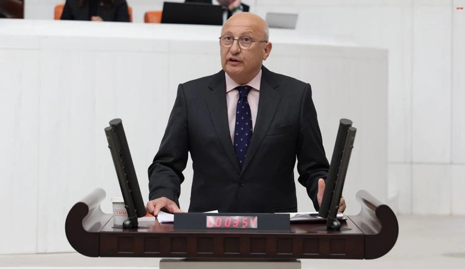 YENİ Parti Genel Başkan Yardımcısı Çakırözer: “Yıldız Tar’ın da aralarında olduğu 15 gazeteci aylarca tutuklu kaldı” | Kaos GL - LGBTİ+ Haber Portalı Haber