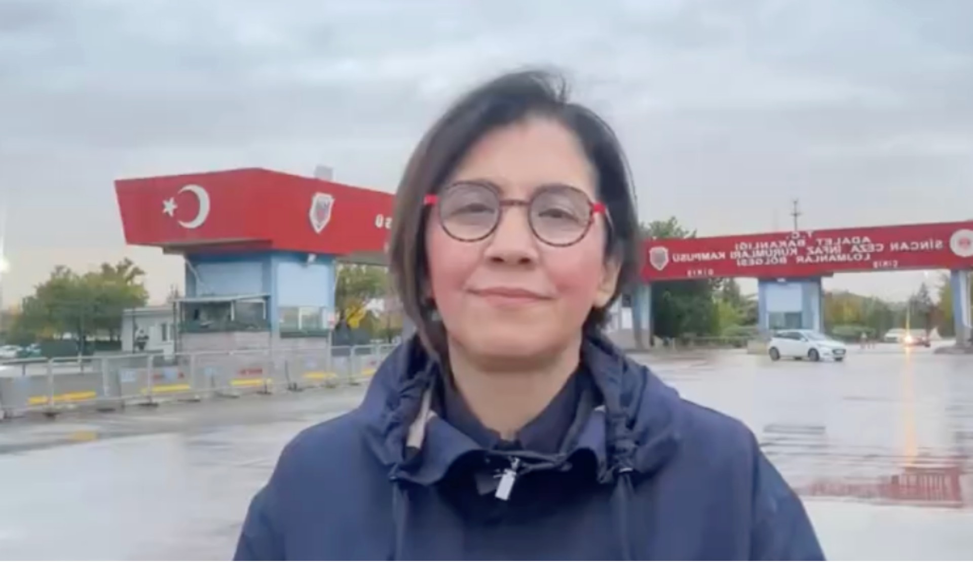 YENİ Partili Aylin Yaman Sincan Cezaevi önünden seslendi: “Hak savunmak suç değildir” Kaos GL - LGBTİ+ Haber Portalı