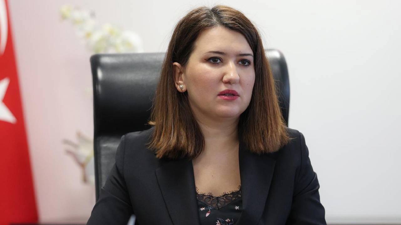 Yeni Partili Gökçe Gökçen’den “Ailem Güvende” operasyonuna tepki: “Konu sadece ilgili derneklerin değil, tüm milletvekillerinin sorunu” | Kaos GL - LGBTİ+ Haber Portalı Haber