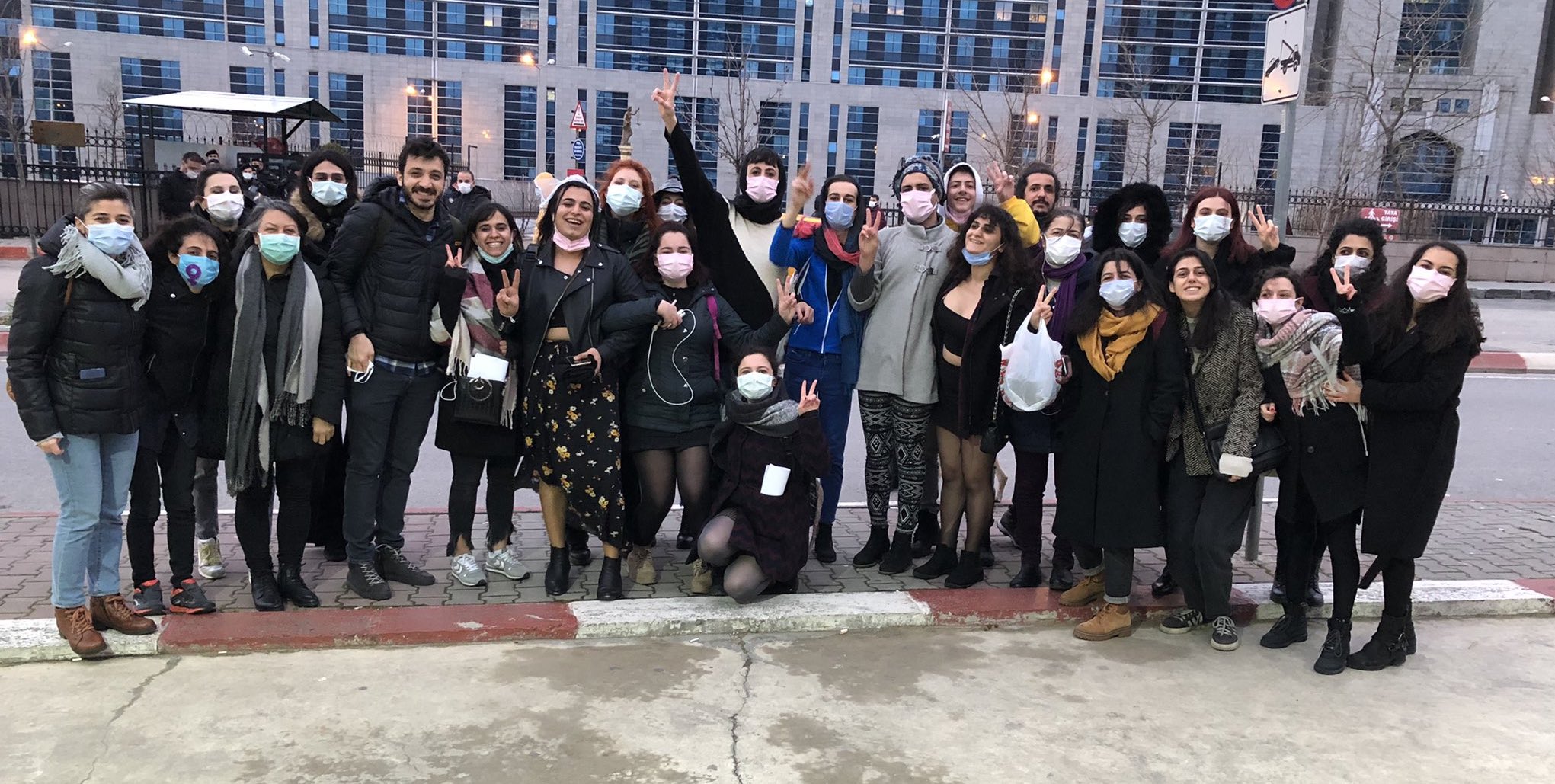 Yıldız ve Güneş’e birer ay ev hapsi verildi! Kaos GL - LGBTİ+ Haber Portalı