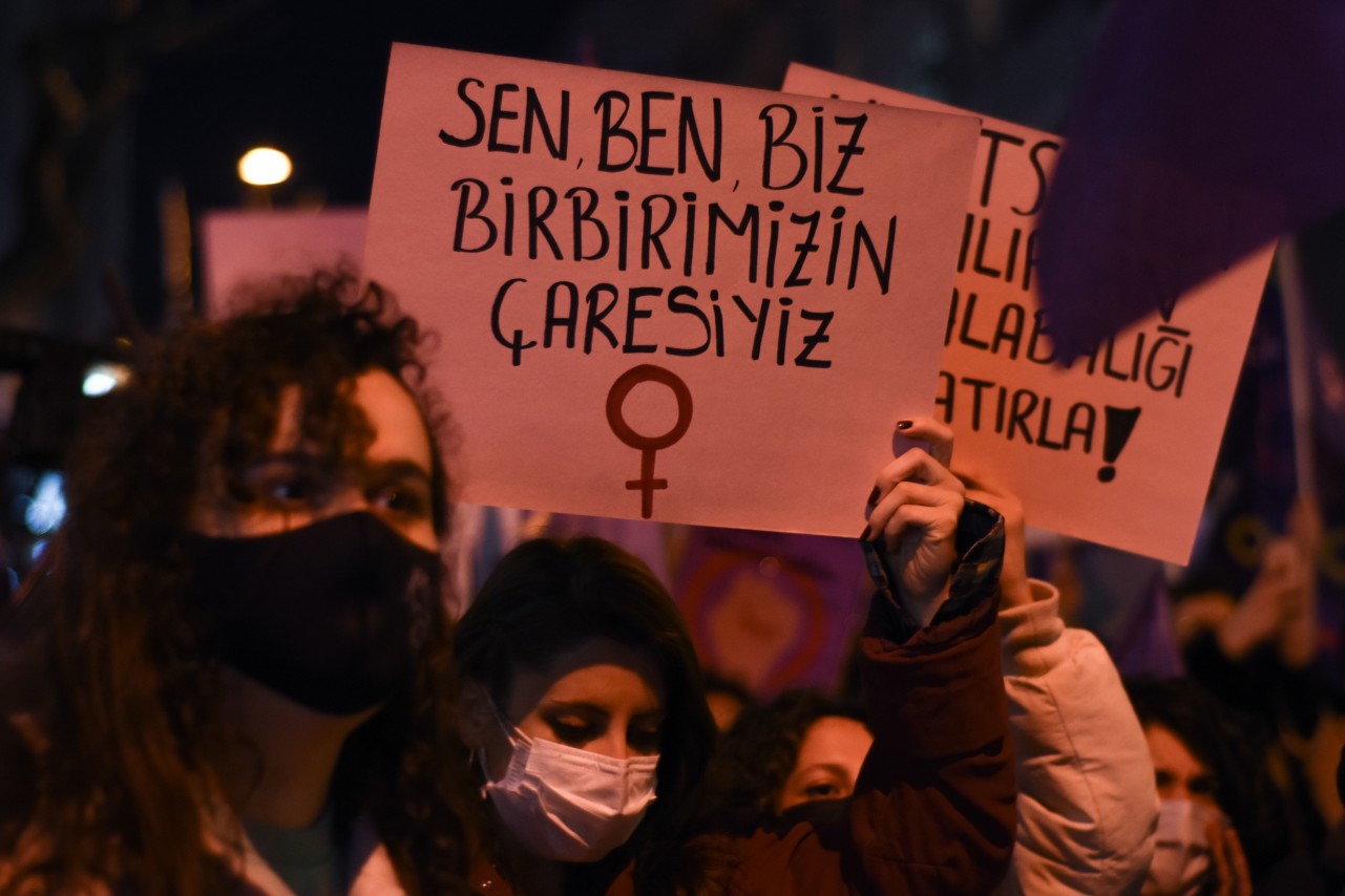Fobilerimiz, erilliklerimiz, mücadele ettiğimiz şeyle yüzleşmemiz yok mu? Kaos GL - LGBTİ+ Haber Portalı