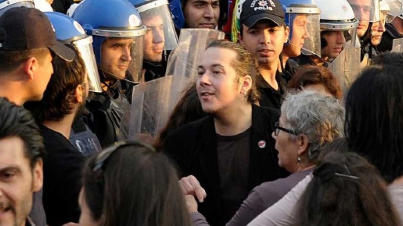 İyi ki doğdun Burak! Kaos GL - LGBTİ+ Haber Portalı