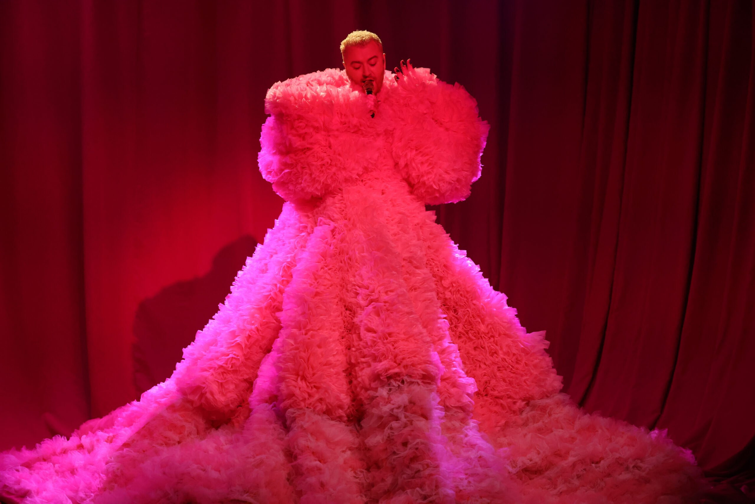 Sam Smith ve kimseye borçlu olmadığı “o” makbul beden | Kaos GL - LGBTİ+ Haber Portalı Gökkuşağı Forumu Köşe Yazısı