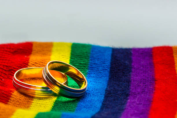 Sarı sarı bileziği takarım kollarına dünyalar güzeli Kezban (bölüm II) | Kaos GL - LGBTİ+ Haber Portalı Gökkuşağı Forumu Köşe Yazısı
