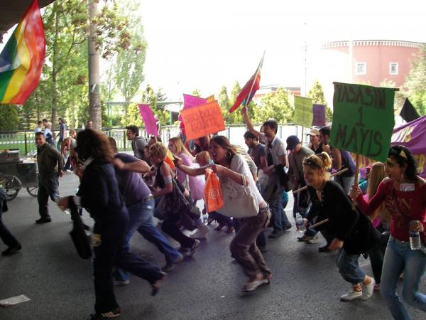 “1 mayısa saygımız var onu da bitirecekler bu ibneler” Kaos GL - LGBTİ+ Haber Portalı