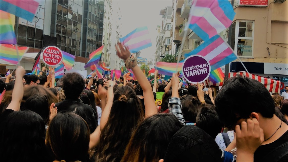 “Gökkuşağının altından geçerek daha güzel bir dünyaya yürüyeceğiz” Kaos GL - LGBTİ+ Haber Portalı
